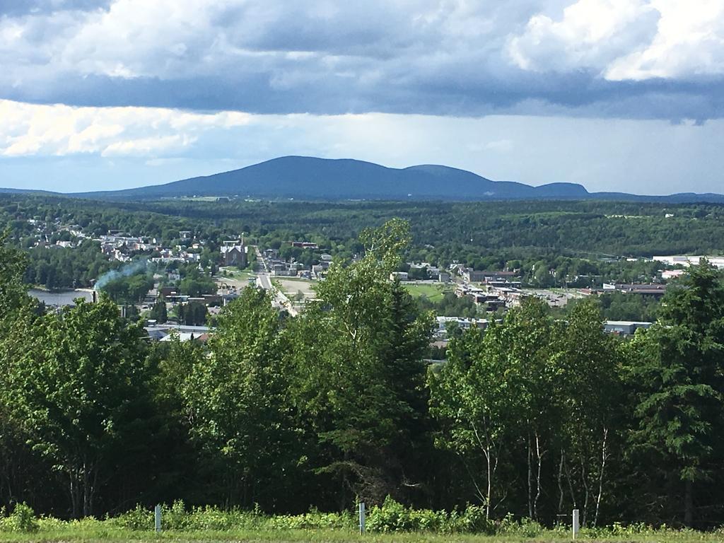 Les Soins De Vicky Hotel Lac-Mégantic Exterior foto